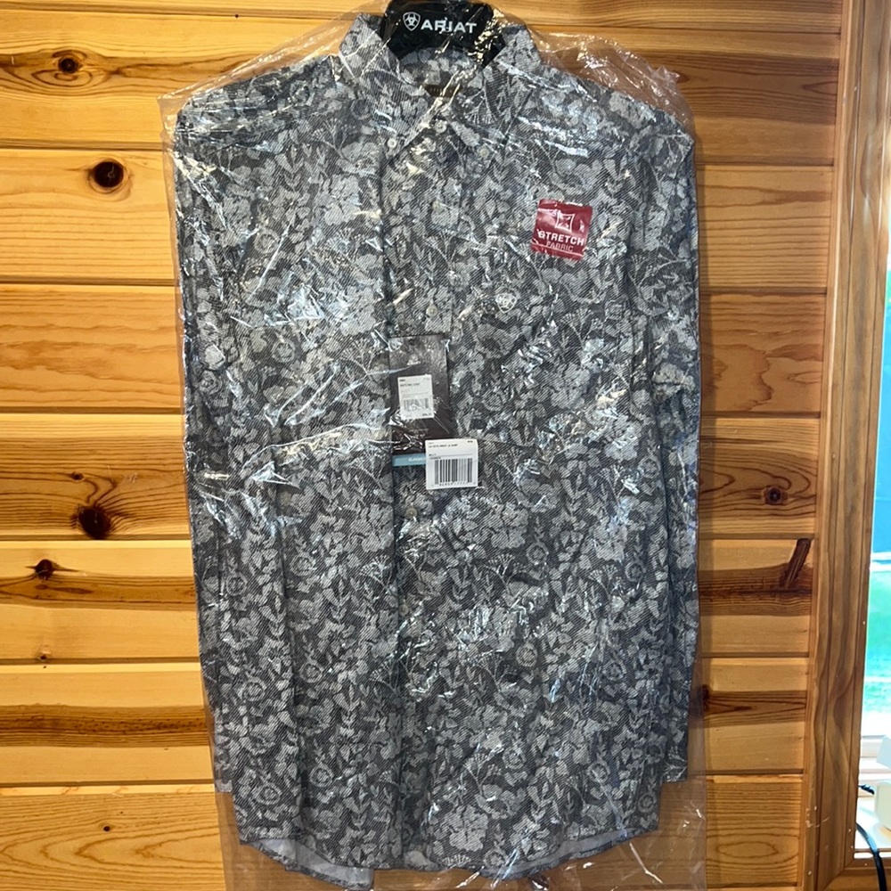 Ariat printed long sleeve shirt medium